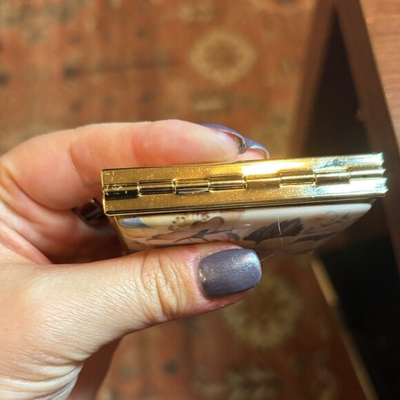 Vintage Gold-tone Floral Compact Mirror in Box Made in Japan 🇯🇵 - Picture 10 of 11